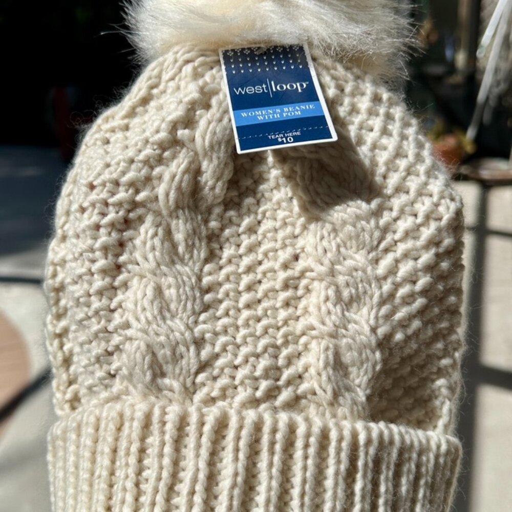 NWT West Loop Womens Beanie/Hat w/PomPom Ivory